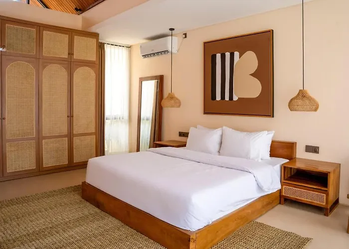 Tropical With Pool And Workspace Holiday home *